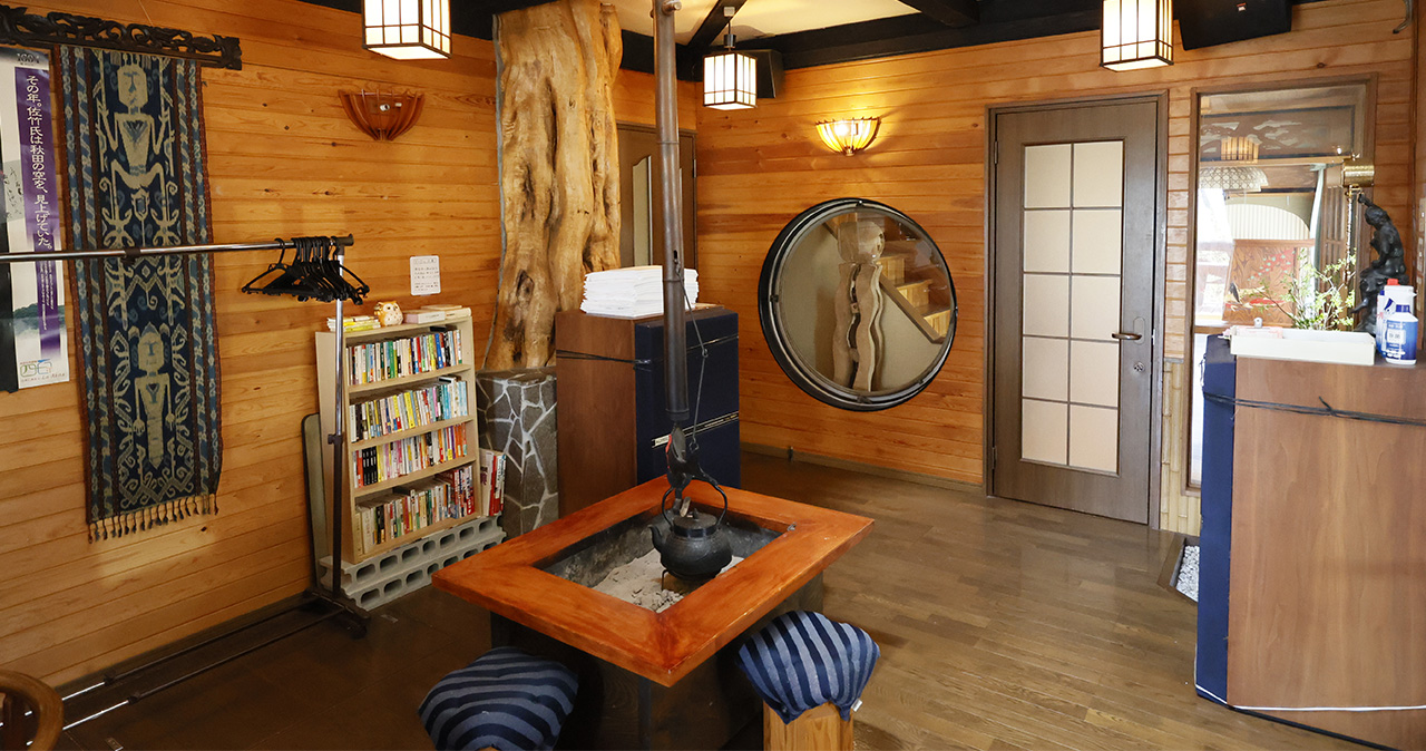 木をふんだんに使ったログハウス風の宿